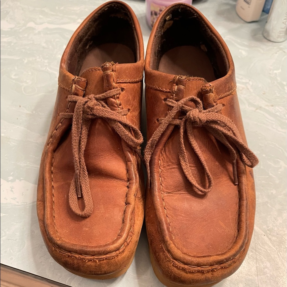 Clarks Wallaby’s, brown leather size 7